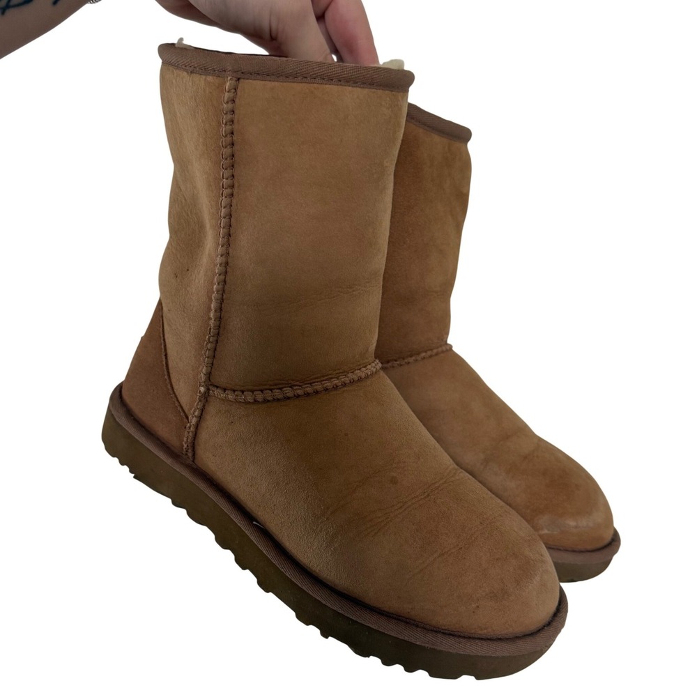 UGG Classic Short II Chestnut Suede Sheepskin Lined Winter Boots Women size 7